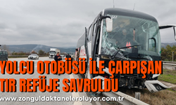 yolcu otobüsü ile çarpışan tır refüje savruldu