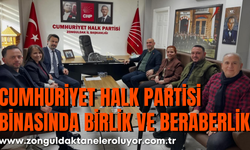 Cumhuriyet Halk Partisi binasında birlik ve beraberlik