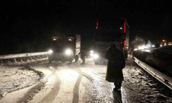 Kop Dağı Geçidi'nde kar ve tipi ulaşımı aksattı