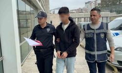 Yan bakma kavgası kanlı bitti: 17 yaşındaki çocuk boynundan bıçaklandı