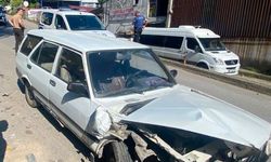Park halindeki iki araç kaza yaptı: Pat Pat iş yerine düştü