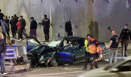 Zonguldak’ta kontrolden çıkan otomobil refüje çarptı: 4 yaralı