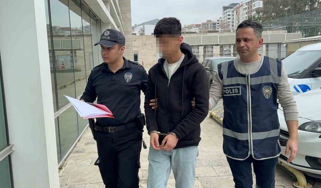 Yan bakma kavgası kanlı bitti: 17 yaşındaki çocuk boynundan bıçaklandı