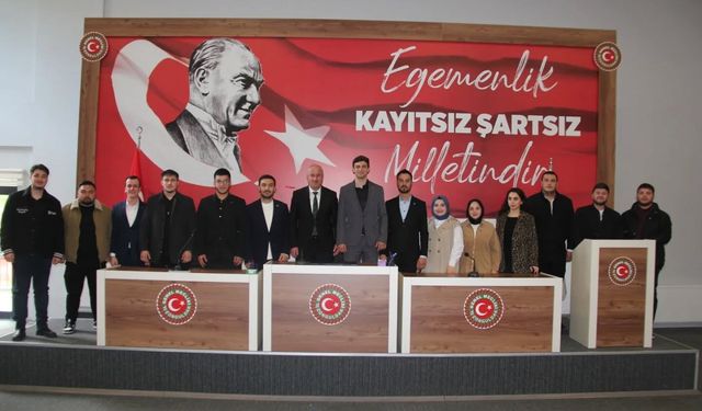 Necdet Karaveli, AK Parti İl Gençlik Kolları yönetimini ağırladı