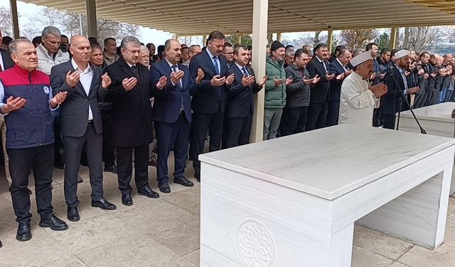 Saldırılarda hayatını kaybedenler için gıyabi cenaze namazı kılındı