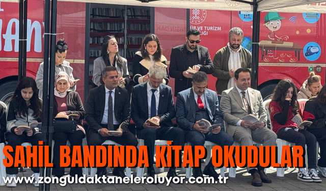 Sahil bandında kitap okudular