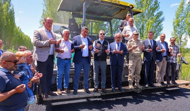 Bayburt'ta asfalt sezonu Buğdaylı-Aydıncık-Dikmetaş güzergâhında başladı