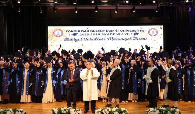 BEUN İlahiyat Fakültesi yeni mezunlarını geleceğe uğurladı