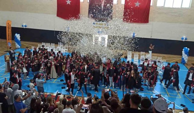 Devrek Hamidiye Anadolu lisesinden mezuniyet töreni