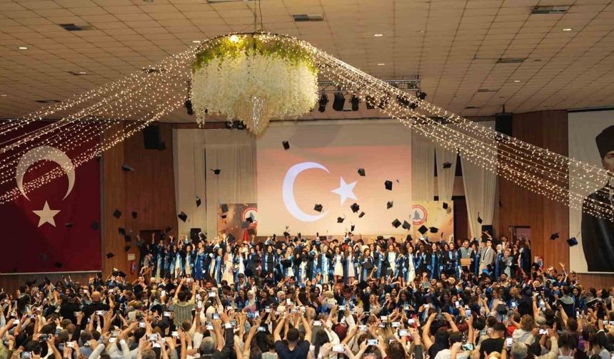 Zonguldak Bülent Ecevit Üniversitesi Kdz. Ereğli mezunlarını geleceğe uğurladı