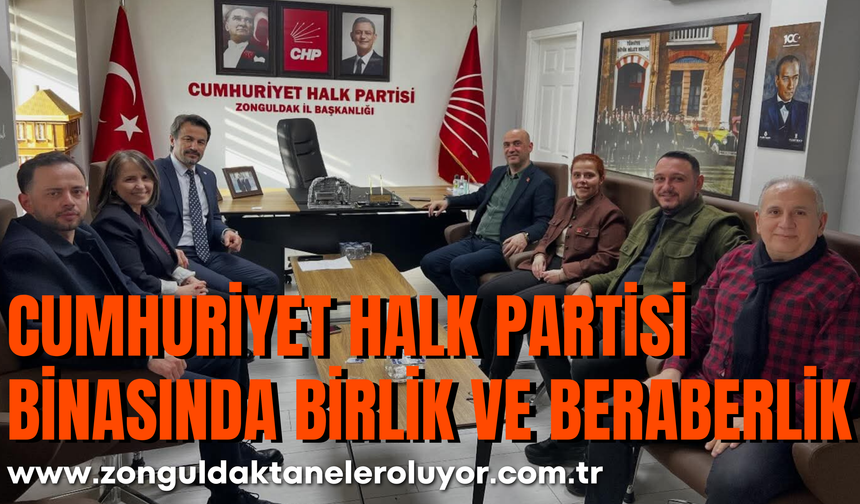 Cumhuriyet Halk Partisi binasında birlik ve beraberlik