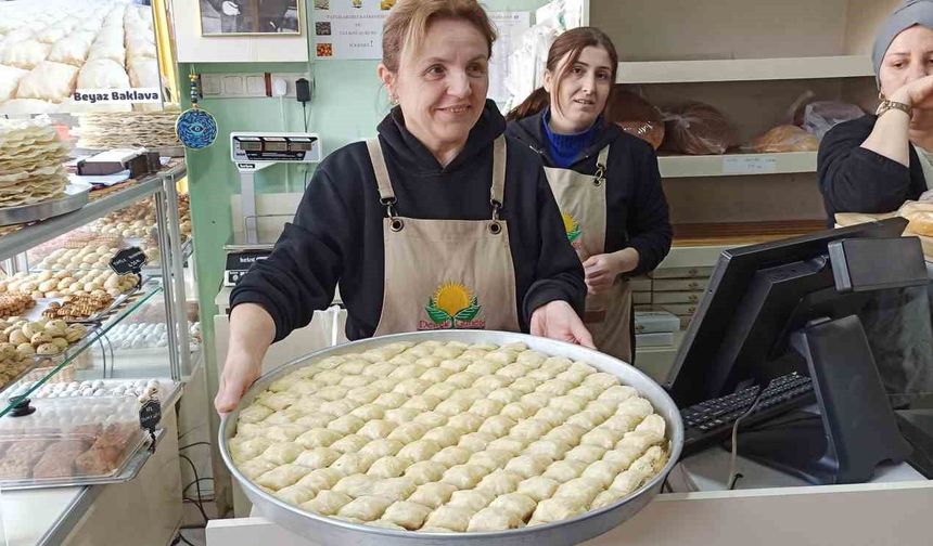 Devrek'in tescilli beyaz baklavası bayram sofralarına hazırlanıyor