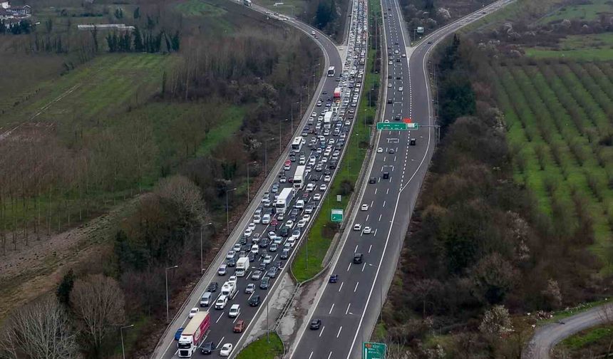 Otoyolda bayram yoğunluğu artarak devam ediyor
