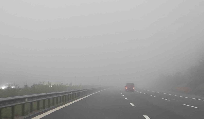 TEM Otoyolu Düzce geçişinde yoğun sis etkili oluyor