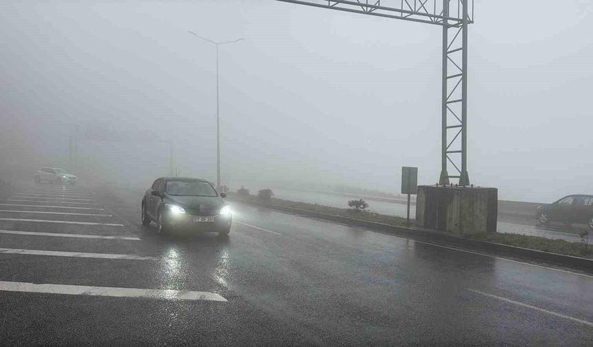 Zonguldak'ta etkili olan sis görüş mesafesini düşürdü