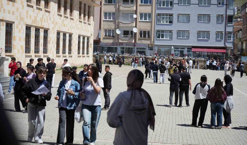 Bayburt'ta 876 öğrenci LGS heyecanı yaşadı