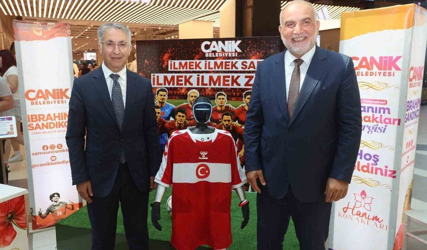 Canikli kadınlar A Milli Takım'a destek için ilmek ilmek örüp sergiledi