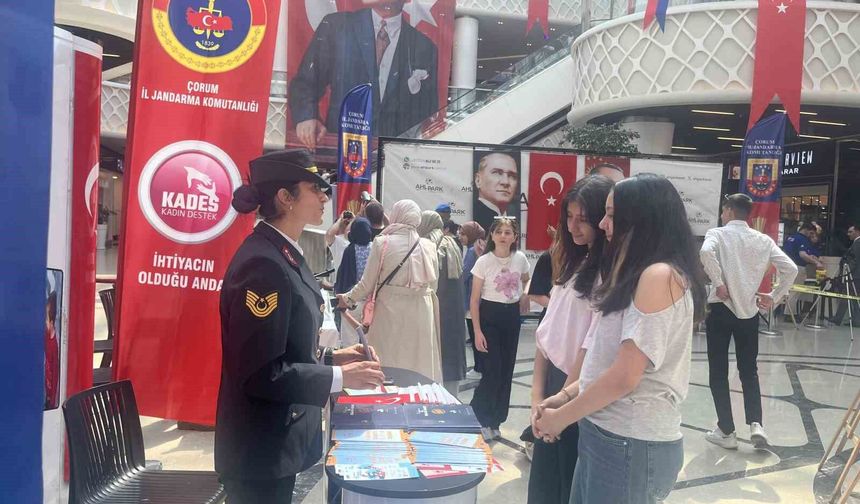 Çorum'da Jandarma stantlarına vatandaşlardan büyük ilgi