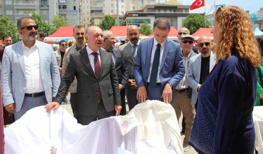 Çorum'da kursiyerlerin 1 yıldır yaptığı el emeği ürünler görücüye çıktı