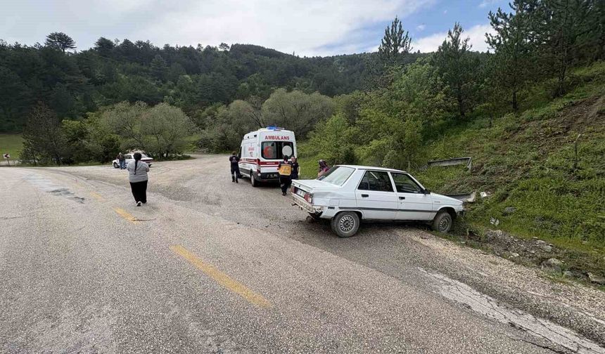 Kastamonu'da kontrolden çıkan otomobil kaza yaptı: 2 yaralı