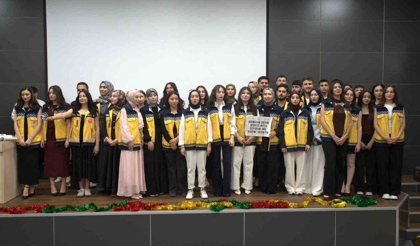 RTEÜ Sağlık Hizmetleri Meslek Yüksek Okulu'nda mezuniyet coşkusu