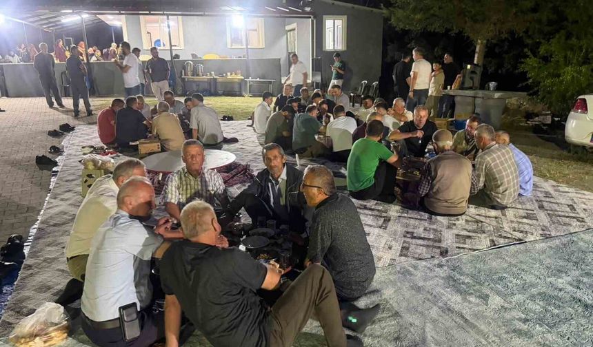 Yenidoğanlar Köyü'nde geleneksel aşure programı birlik ve beraberlik içinde gerçekleştirildi