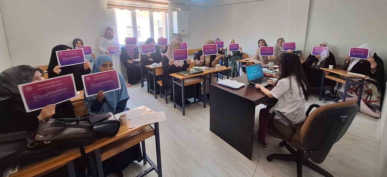 Bayburt'ta 120 kadına menopoz eğitimi verildi
