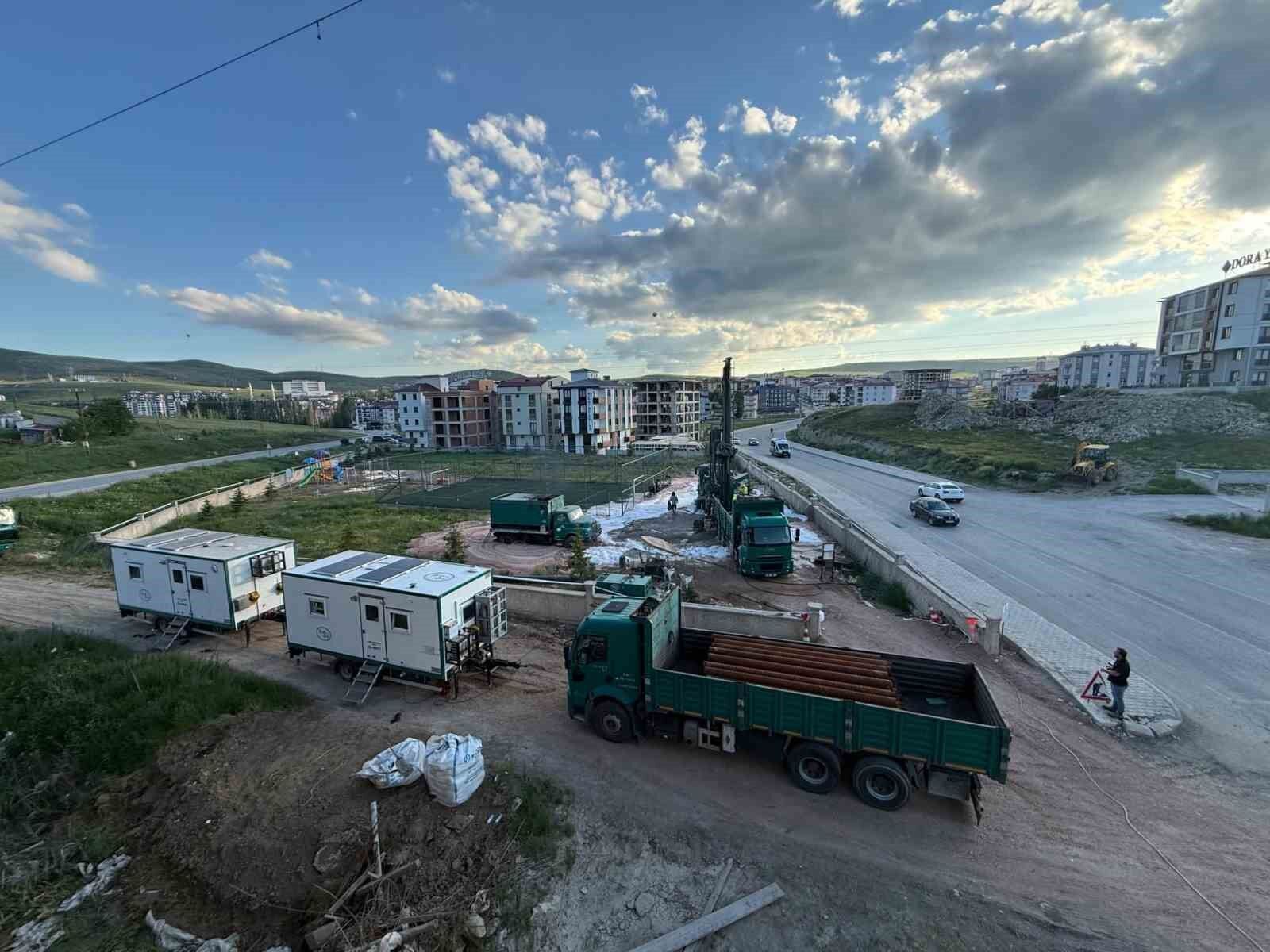 Bayburt'ta yeraltı suyu aramalarında 150 metrede suya ulaşıldı