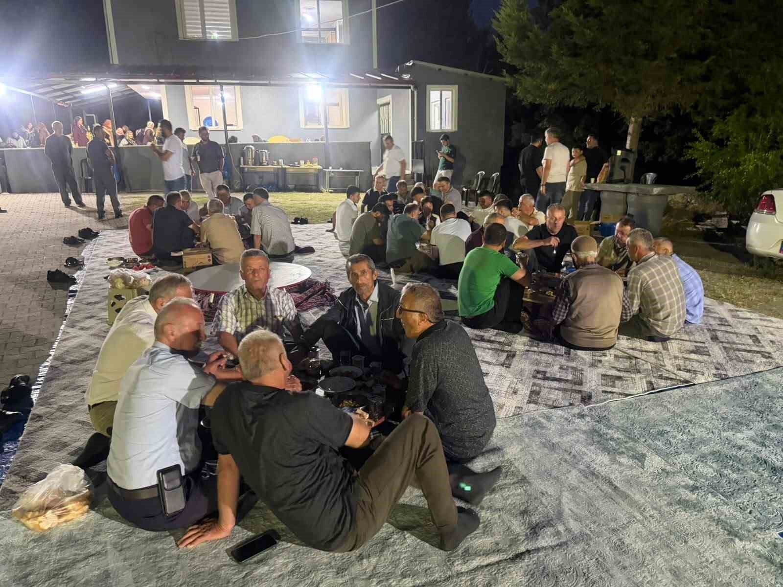 Yenidoğanlar Köyü'nde geleneksel aşure programı birlik ve beraberlik içinde gerçekleştirildi